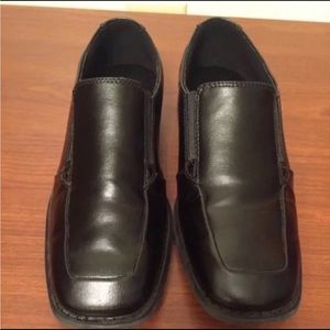 Boys shoes Size 4